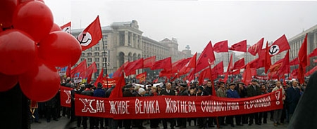 Традиційний мітинг проходить в традиційній атмосфері