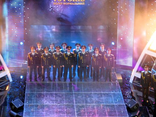 Зірки вітали Кучму з військовою виправкою